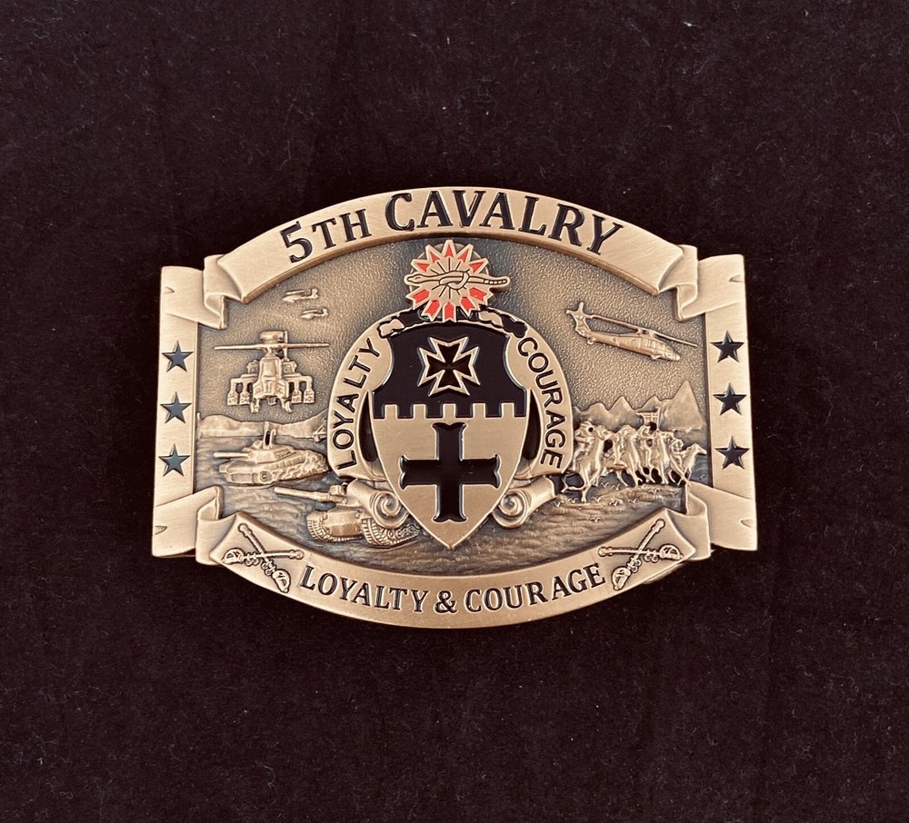 🌟US Army 5th Cavalry « Black Knights » Insignia, Solid Brass Military Belt Buckle