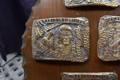 AWARD DESIGN MEDALS PRESENT 12 GREAT INDIAN CHIEFS GOLD SILVER PLATED ON STAND