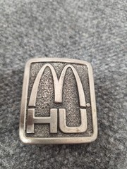VINTAGE VTG Pewter 1975 MCDONALD&rsquo;S HAMBURGER UNIVERSITY HU BELT BUCKLE
