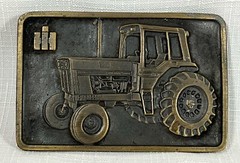 Vintage Metal Belt Buckle International Harvester Tractor (3 3/8&Prime; x 2 1/4&Prime;)