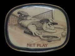 TE05131 VINTAGE 1970s **NET PLAY** TENNIS CARTOON SPORTS BELT BUCKLE