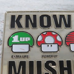 2004 Nintendo Know Your Mushrooms Super Mario Belt Buckle