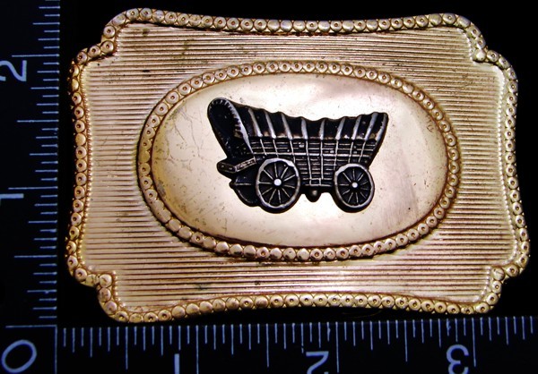 LH26115 VINTAGE ***OLD WEST WAGON*** GOLDTONE WESTERN BELT BUCKLE