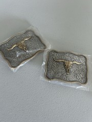 WESTERN STYLE BELT BUCKLE WITH LONGHORN IN THE CENTER