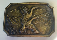Used Unbranded Brass Tone Ducks Belt Buckle #972 5 OZ 3 1/8 Inches Long U2