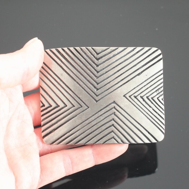 Geometric Line Belt Buckle with Cross Pattern in Gunmetal Design