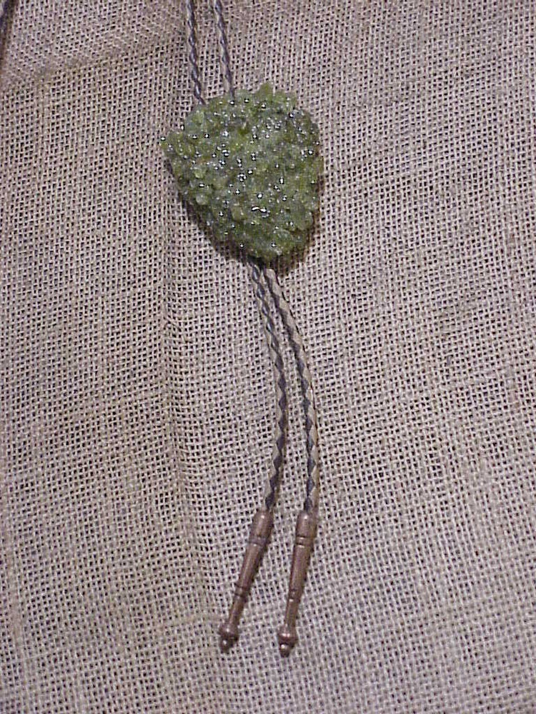 Arizona Peridot Crystals (olive green) – Bolo Tie – NICE ! !