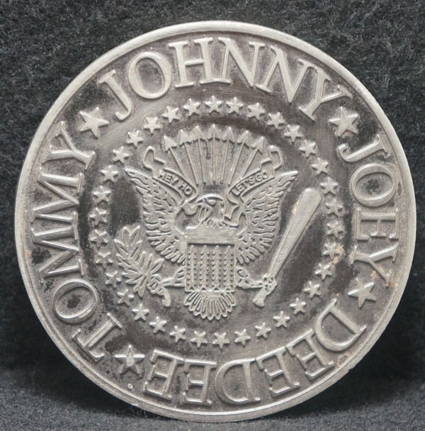 XA13174 *NOS* VINTAGE 2005 *RAMONES ROCK BAND MEMBERS* FASHION MENS BELT BUCKLE