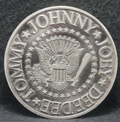 XA13174 *NOS* VINTAGE 2005 *RAMONES ROCK BAND MEMBERS* FASHION MENS BELT BUCKLE