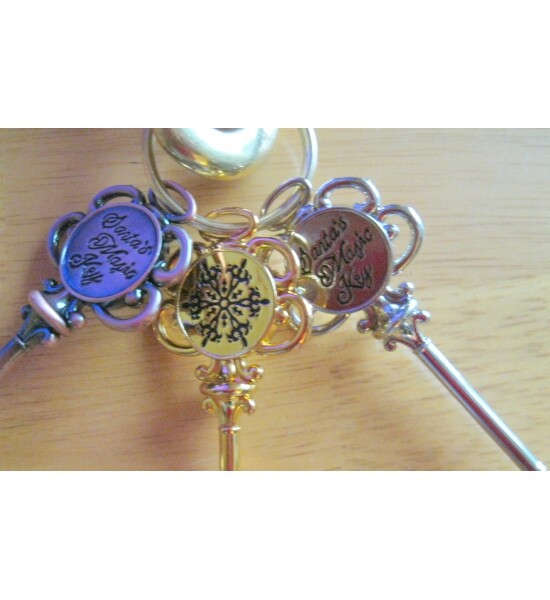 KEY LANYARD WITH 3 SANTA KEYS FOR YOUR SANTA 4&Prime; BELT