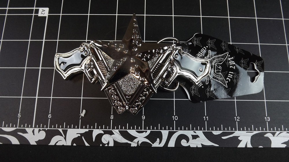 Collectible BRIGHT Finish STAINLESS STEEL Belt Buckle « STAR & PISTOLS » ENAMEL