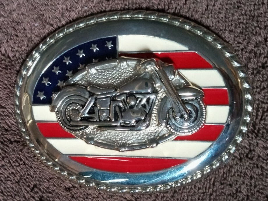 NWOT RED WHITE BLUE AMERICAN FLAG MOTORCYCLE SILVER BELT BUCKLE 1 1/2&Prime; RETAIL 45