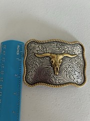 WESTERN STYLE BELT BUCKLE WITH LONGHORN IN THE CENTER