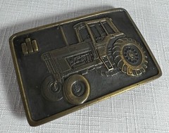 Vintage Metal Belt Buckle International Harvester Tractor (3 3/8&Prime; x 2 1/4&Prime;)