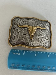 WESTERN STYLE BELT BUCKLE WITH LONGHORN IN THE CENTER