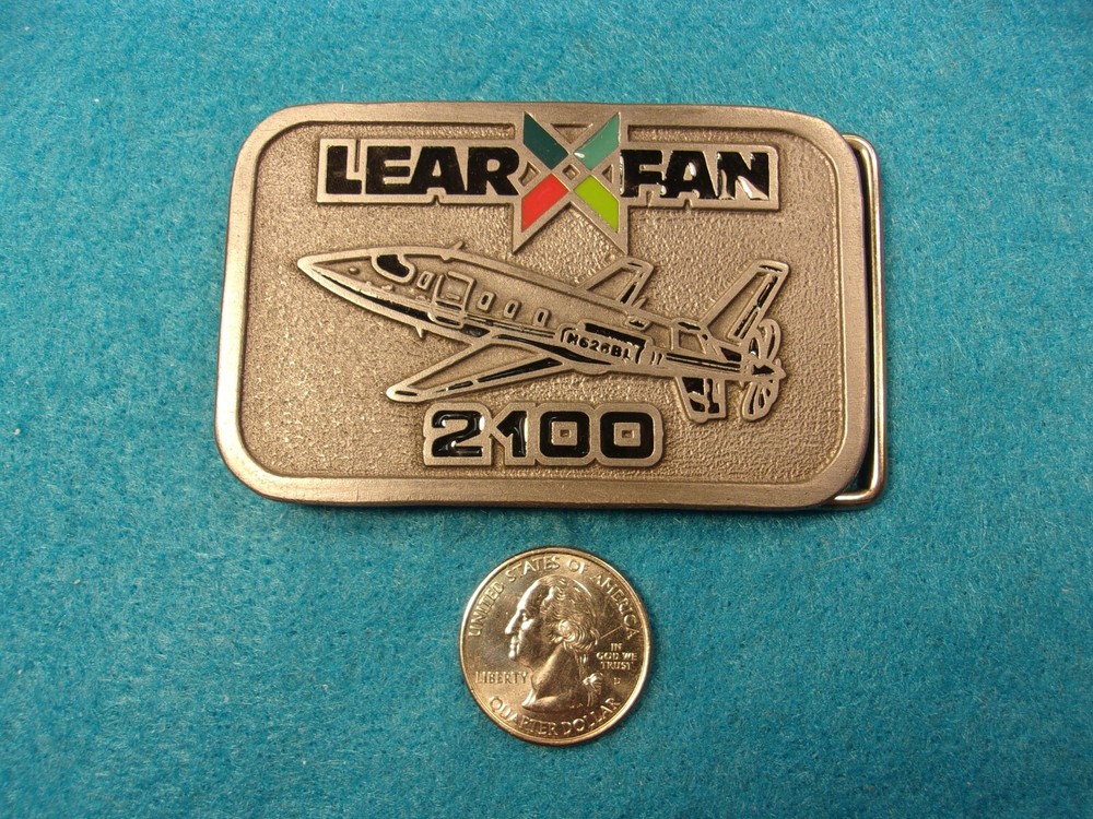 MINT CONDITION VTG MEN&rsquo;S « LEAR FAN (JET) 2100 » BELT BUCKLE – PEWTER? & ACRYLIC?