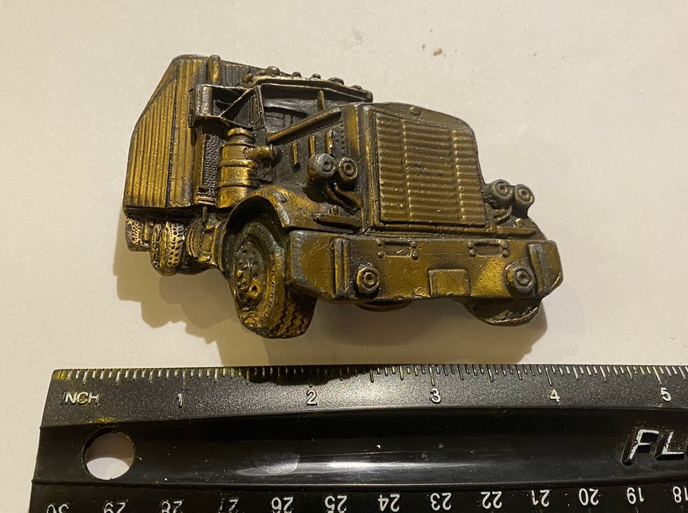 VINTAGE HEAVY METAL BRASS? BELT BUCKLE OF 3D TRUCK MACK TRUCK? UNMARKED