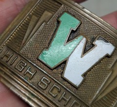 1950s vintage VERITHIN belt buckle « W » high school BRASS giant grip WESTERN