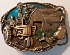 belt buckle farm scene tractor barn 1981 Bergamot Brass 3.25&Prime; gold unused