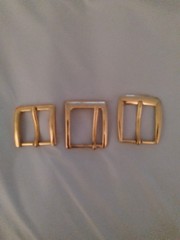 LOTS OF 3 REGULAR BUCKLE FOR 1 1/4 IN WIDE 3 GOLD BUCKLES DIFERENT DESING