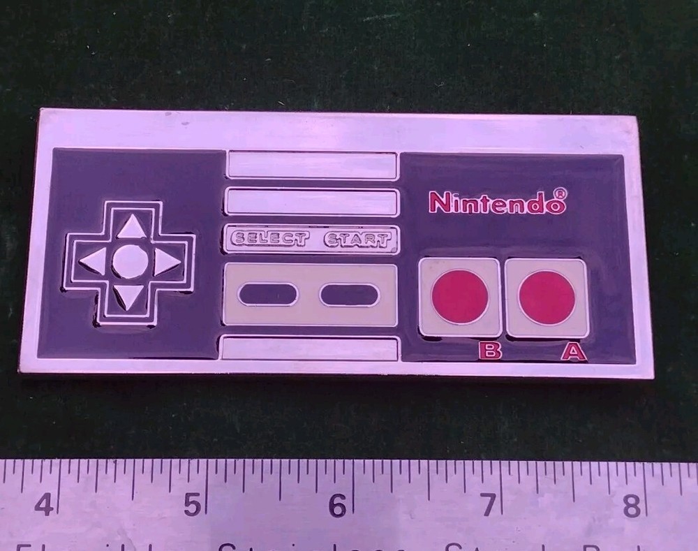 Nintendo NES Controller Belt Buckle (No Date Stamp)