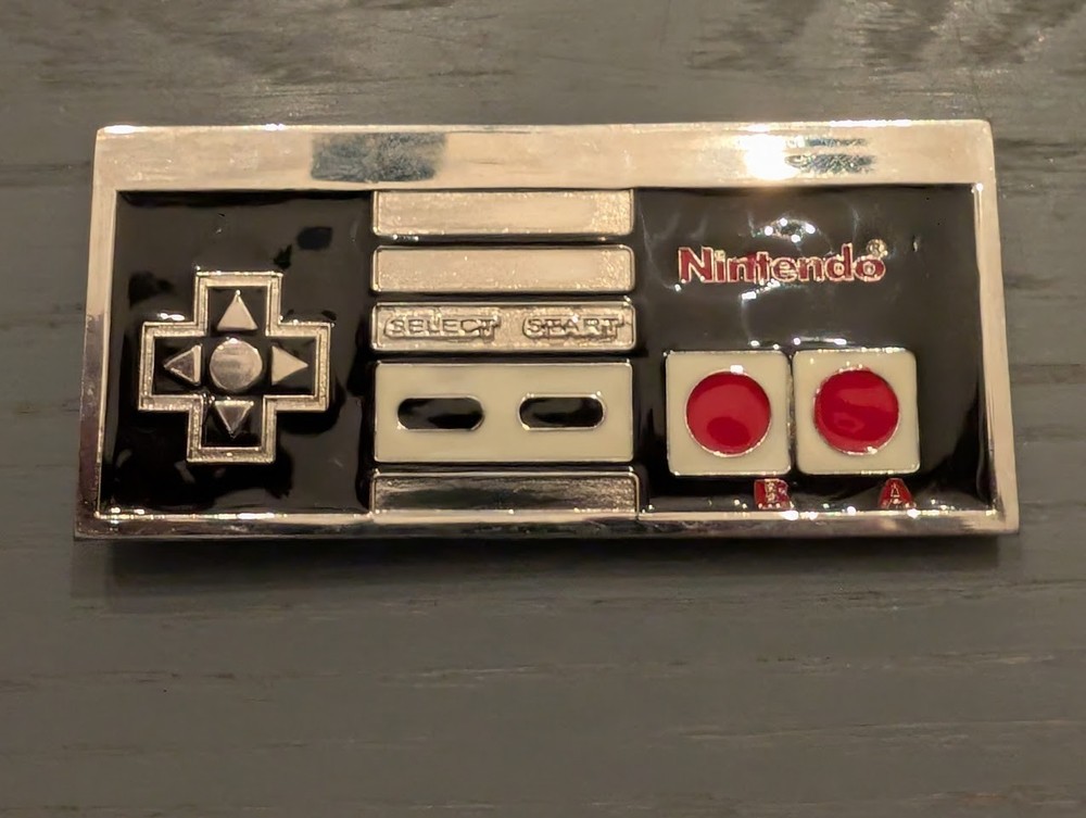 2003 Official Nintendo NES Controller Metal Belt Buckle