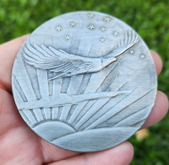 VINTAGE 1970&rsquo;S PEWTER ROUND BELT BUCKLE~BERGAMOT~FLYING EAGLE SUN RAYS STARS A48