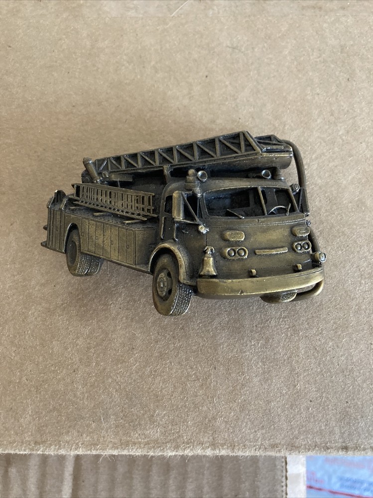 1978 Bergamot Brassworks Fire Truck Belt Buckle G-38 Made in USA 3&Prime; x 2-1/4&Prime;