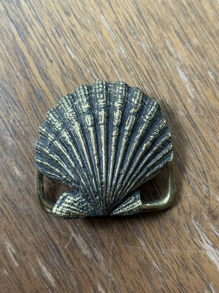Vintage SHELL Brass Belt Buckle sea ocean SCALLOP Clam 2” x 2”
