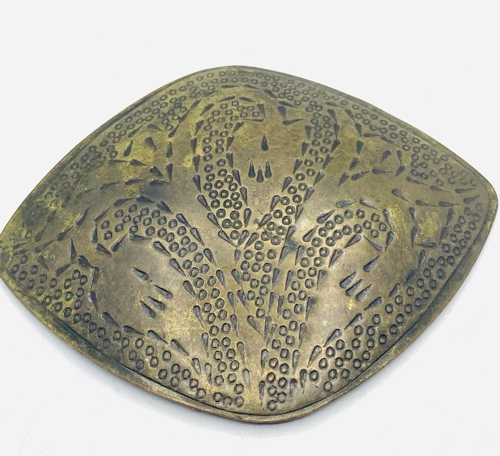 vintage Design brass belt buckle from the 1900s Y1