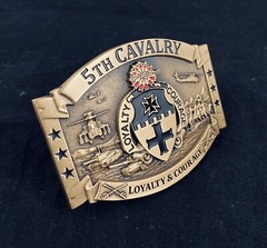 🌟US Army 5th Cavalry « Black Knights » Insignia, Solid Brass Military Belt Buckle