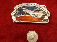 N/M CONDITION 1982 BERGAMOT BELT BUCKLE « THE SPACE SHUTTLE COLUMBIA », COLORED