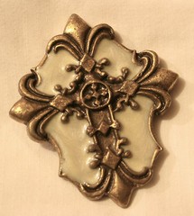 Handsome Heavy Cream Marble Finished Festooned Cross Brasstone Belt Buckle
