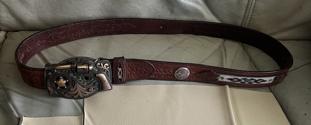 Western Belt Buckle Colt Single Action 45. Cylinder rotates! Unique.
