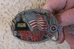 1987 VIETNAM VET AMERICAN FLAG FORGOTTEN HERO ENAMEL PEWTER BELT BUCKLE VTG