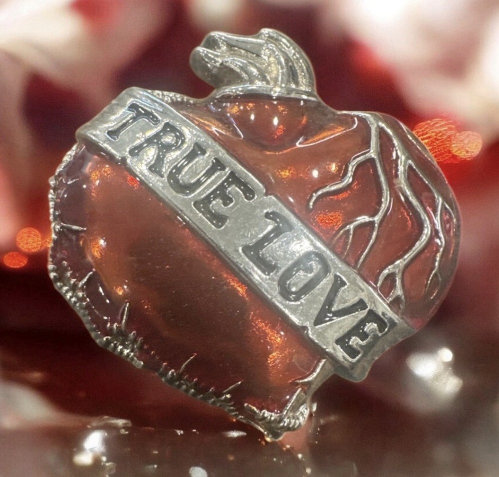 TRUE LOVE FLAMING HEART WITH BARBED WIRE BELT BUCKLE TATTOO STYLE US MADE NEW!