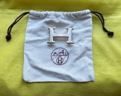Hermès belt buckle in polished palladium, complete with its signature pouch