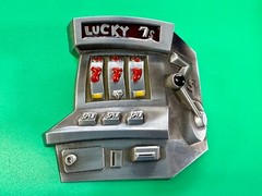 Jackpot Lucky Seven&rsquo;s Vegas Style Slot Machine Figural Gambling Belt Buckle