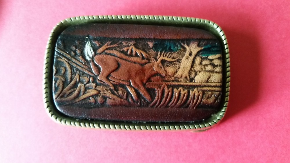 VINTAGE DEER Whitetail Genuine Leather Leather Buckle Made in USA – New