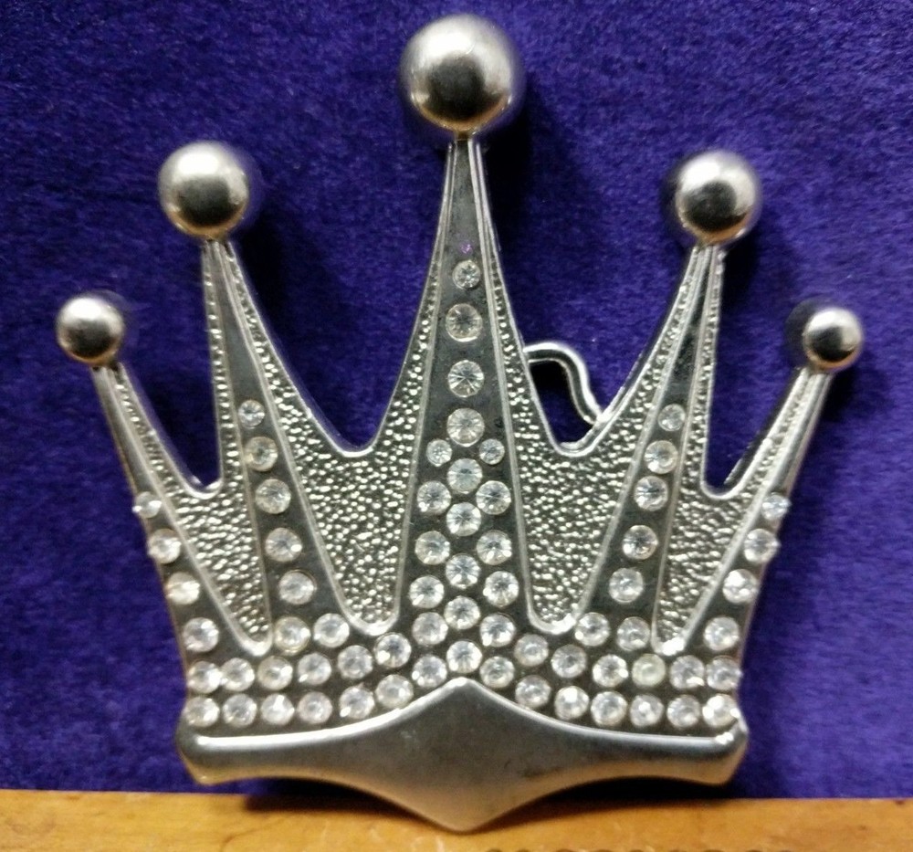 Great/Fun/Fashionable Belt Buckle Silvertone Rhinestone Crown King Queen Signed