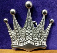 Great/Fun/Fashionable Belt Buckle Silvertone Rhinestone Crown King Queen Signed