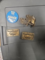 3 Bult Buckle One Button Pin