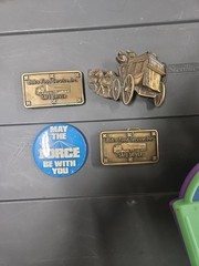 3 Bult Buckle One Button Pin