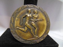 brass belt buckle relief design of two female runners laurel wreath PEKA 2.5&Prime;