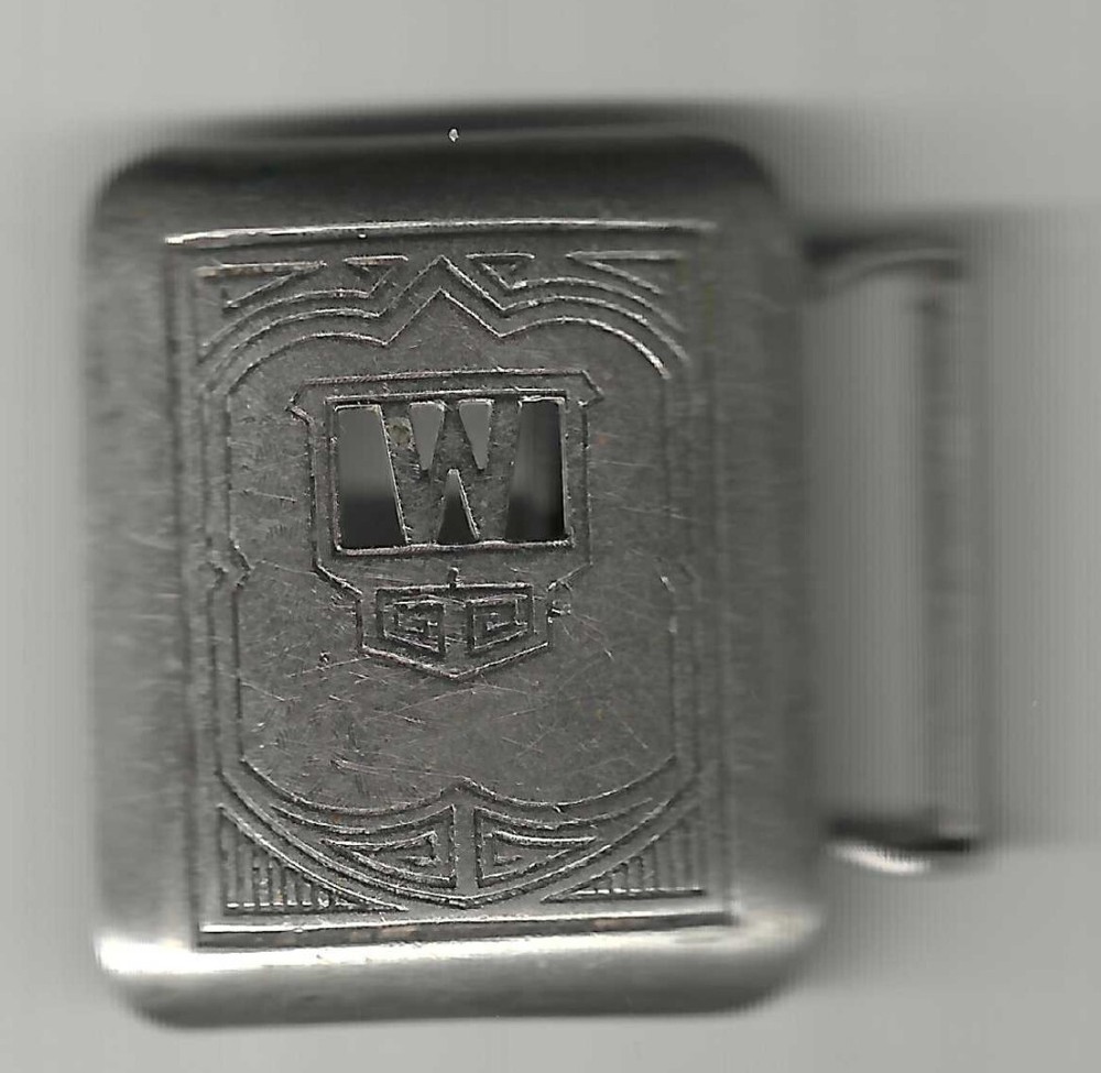 Vintage initial « W » Emerco plate belt buckle by Modern in excellent condition