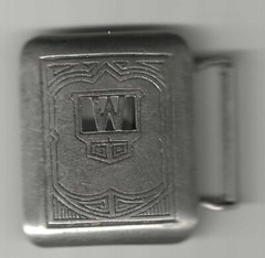 Vintage initial « W » Emerco plate belt buckle by Modern in excellent condition