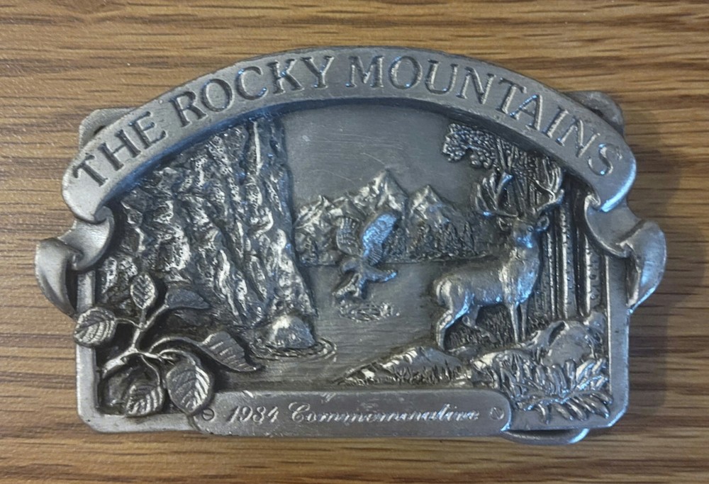 Vintage 1984 Siskiyou « The Rocky Mountains » Commemorative Belt Buckle w/Stand