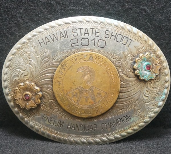 XG17136 VINTAGE 2010 **HAWAII STATE SHOOT PRELIM HANDICAP CHAMPION** BELT BUCKLE