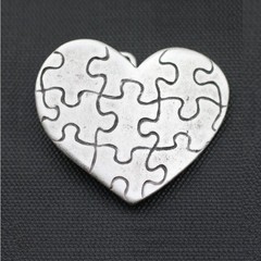 Metal Heart Puzzle Belt Buckle – Romantic Design, Classic and Modern