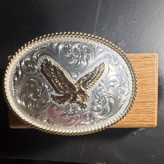 Montana Silversmiths Oval Silver-Plated Western Belt Buckle Gold Eagle 1.5&Prime;